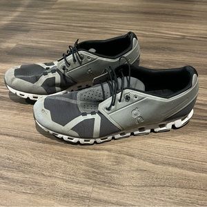 OnCloud Men’s Running Shoes